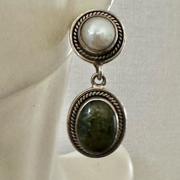 Sterling silver pearl and serpentine drop earrings - Picture 5 of 13
